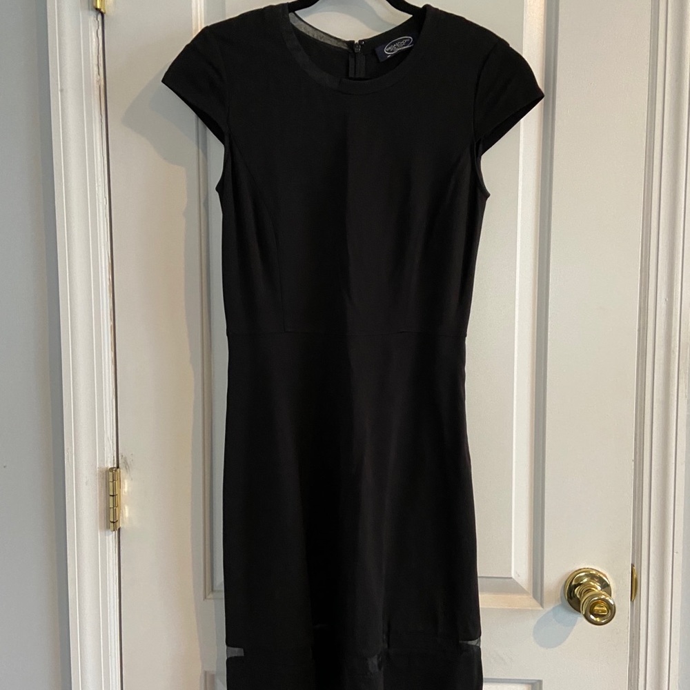 Magaschoni size 6 black evening dress